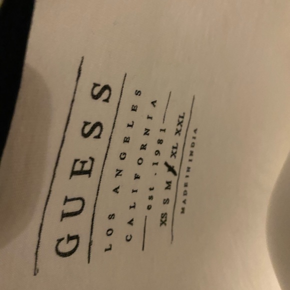 ⚡️Guess Mens fitted Graphic TSHIRT - Picture 5 of 7